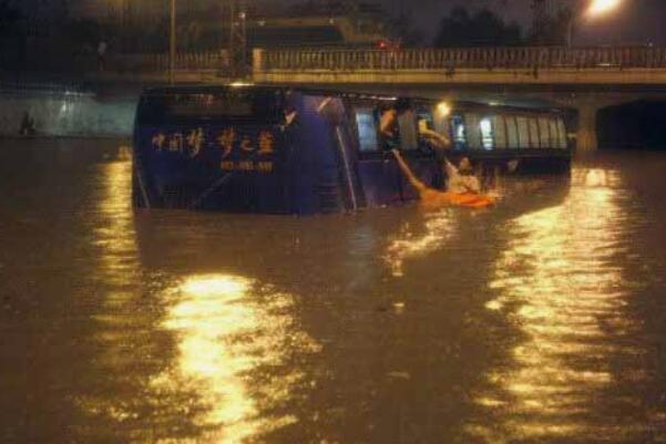 北京721到底死了多少人：79人遇难(北京暴雨淹死司机)