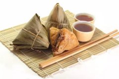 粽子是什么意思：被竹叶包裹的食品（形状多样）