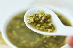 绿豆汤为什么是红色的：含有特殊成分（选择质量高的水）