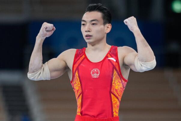 东京奥运会男子双杠项目金牌：邹敬园(中国第31金)