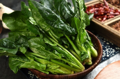 高血压最怕的6样蔬菜：菠菜降血压效果好(芹菜钙钾元素丰富)