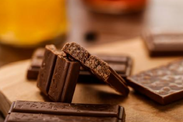 吃巧克力有什么好处和坏处：预防心血管疾病(补充微量元素)