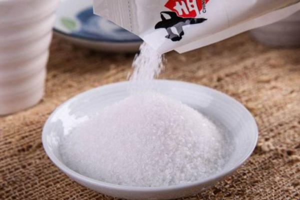 生盐和熟盐的区别：生盐直接提取未经加工(熟盐可直接食用)