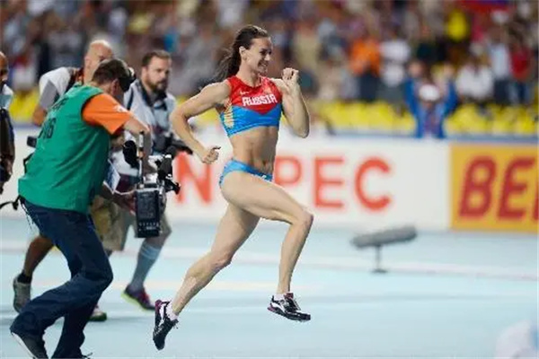 女子撑竿跳高世界纪录：5.06米（伊辛巴耶娃）