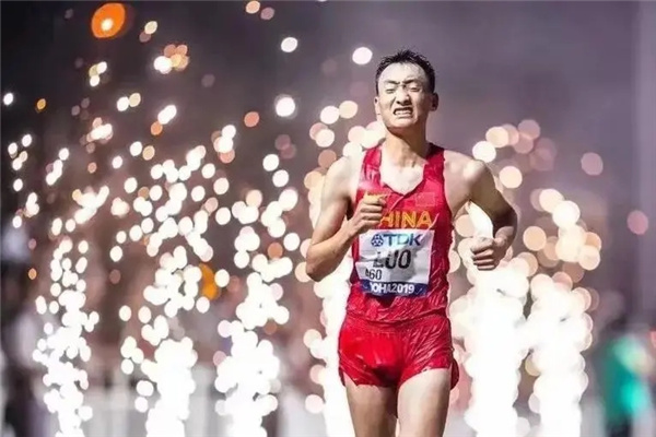 男子20公里竞走世界纪录：一小时16分36秒（2015年创造）