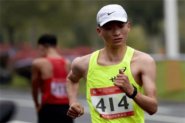 男子20公里竞走世界纪录：一小时16分36秒（2015年创造）