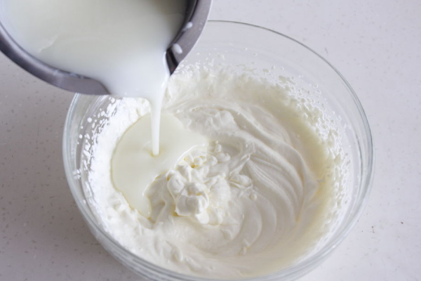 吃奶油的好处和坏处：补充人体所需钙元素(补充脂肪)