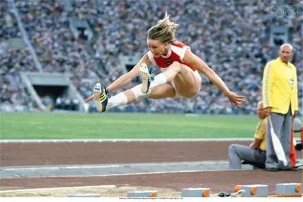 女子跳远世界纪录：7.52米（首次突破7.5米大关）