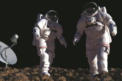 宇航员为什么要穿宇航服：保护宇航员(保持联络)