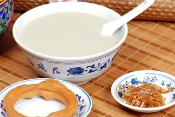 老北京小吃都有哪些：北京人必喝的豆汁儿(有着独特的味道)