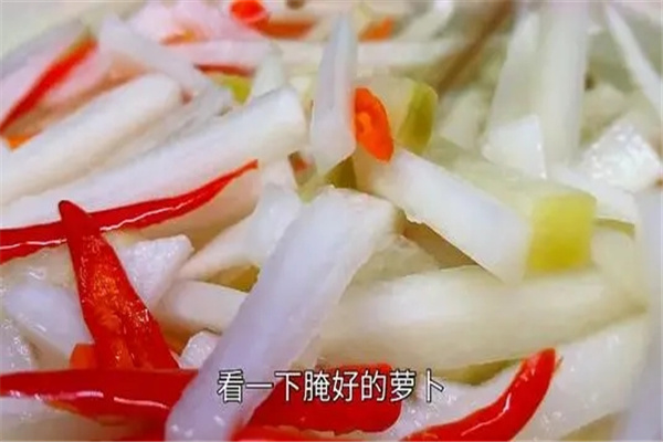 腌萝卜条的腌制方法：泡椒腌制（简单易做）