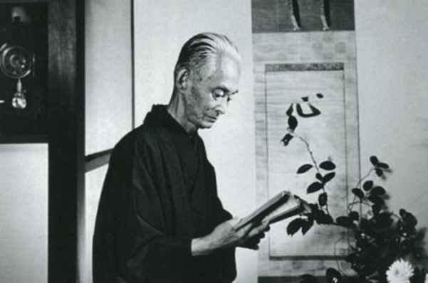 亚洲获得诺贝尔文学奖的人：泰戈尔是亚洲第一位(1913年获得)