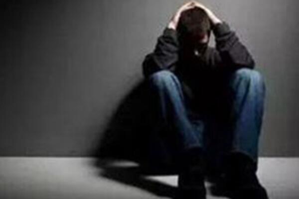 早期抑郁症四大征兆：丧、失去兴趣、认知损害、失眠