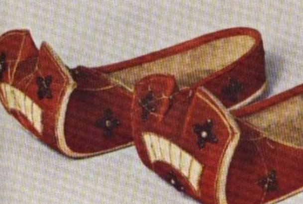 我国古代的鞋子都是怎么样的?(屦、布履、靴子、屐、屣)