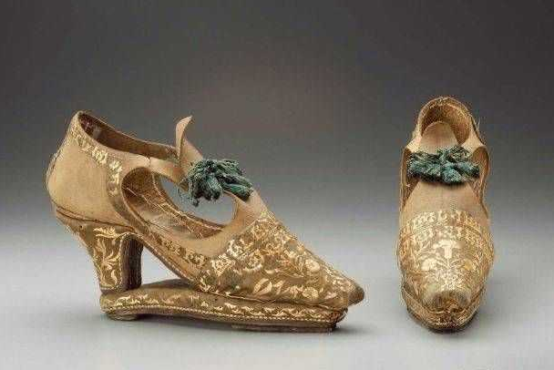 国外古代的鞋子是什么样的？（靴子、布质鞋、棕榈鞋等）