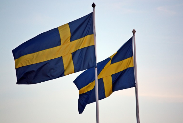 瑞典国旗颜色：蓝色底上黄色十字架(瑞典国歌)