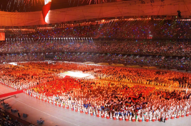 历史上第一个举办了夏季和冬季奥运会的地方：(北京)