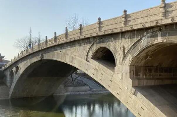 赵州桥建于哪个朝代?隋朝(是至今保存最完整的石拱桥)